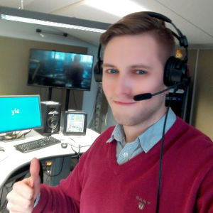 Jonatan Isakas har absolut inget att tillföra när det kommer till arméhistorier. Jonatan Isakas i studion.