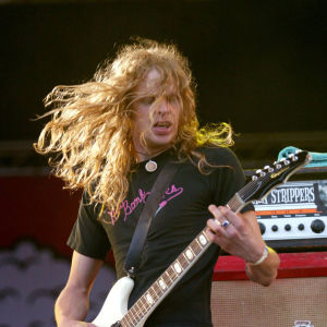 The Hellacopters gitarrist Robert Dahlqvist på en spelning på Roskilde-festivalen.