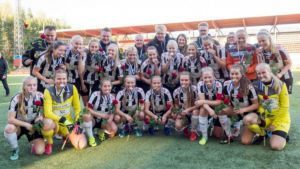 TPS damlag vann silver i FM-ligan 2016. TPS damlag poserar efter att ha vunnit silver i FM-ligan 2016.