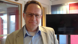 Finansieringschef Mårten Rosenberg manar alla flyktingar som har fått uppehållstillstånd och vill starta eget att ta kontakt. Mårten Rosenberg
