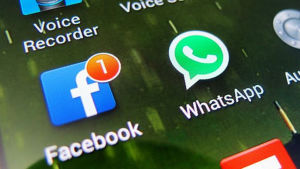 Whatsapp och Facebooks Messenger hör till de populäraste applikationerna för snabbmeddelanden. Facebook- och Whatsappiokoner.