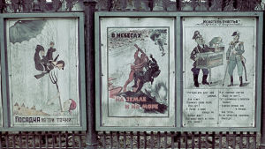 Neuvostoliittolaisia propagandajulisteita Viipurissa. Viipuri 1941.