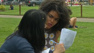 Jade Thomas extraknäcker som språklärare. Jade Thomas har tre deltidsjobb men är ändå tvungen att ty sig till studielån.