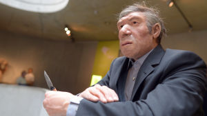 A replica of a Neanderthal man has been dressed in modern clothes at the Neanderthal Museum in Mettmann, Germany, 03 May 2012.