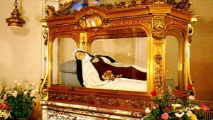 Den heliga Teresas grav i Lisieux, Normandie. Den heliga Teresas grav i Lisieux, Frankrike.