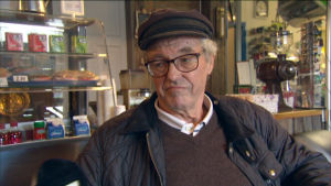 - Någonstans måste man ha sina bopålar nedslagna. Det här är en trevlig, liten by, säger Kalle Harikko. Man intervjuas i Sideby kafé.