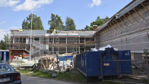 Som konsument har man rätt att kräva att de företag man anlitat visar kvitto eller räkningar som bevis på att avfallet hamnar på rätt ställe och inte på olagliga avstjälpningsplatser. Husbygge