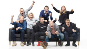 Villin kortin päivitettyyn kokoonpanoon kuuluvat Ville Myllyrinne, Tommy Lindgren, Paula Noronen, Juuso Mäkilähde, Riku Riihilahti, Kalle Palander, Essi Hellén ja Aki Riihilahti. Villi kortti -sarjan esiintyjät Ville Myllyrinne, Tommy Lindgren, Paula Noronen, Juuso Mäkilähde, Riku Riihilahti, Kalle Palander, Essi Hellén ja Aki Riihilahti.