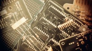 En skicklig tillverkare kan gömma massor av information i elektroniska komponenter. elektronisia komponentteja