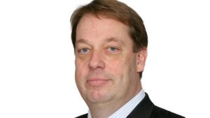 Mika Raatikainen är riksdagsledamot, stadsstyrelseledamot och gruppordförande i Helsingforsfullmäktige. Sannfinländaren Mika Raatikainen