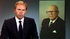 Kari Toivonen lukee uutisen Kekkosen kuolemasta (1986).
