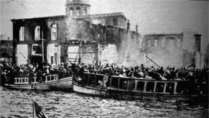 Grekerna flyr det brinnande Smyrna 1922. Greker flyr det brinnande Smyrna 1922.