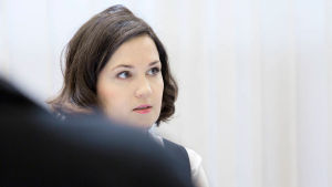Sanni Grahn-Laasonen Undervisningsminister Sanni Grahn Laasonen: Försök att slopa skolsvenska