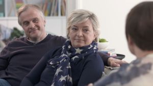 Maria och Kenneth Thelen pratar om missbruk. Maria och Kenneth Thelen samtalar med Maria Sundblom Lindberg.