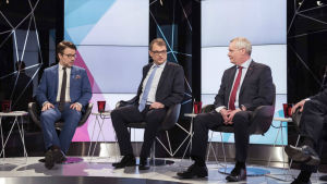 Partiledarna inledde kommunalvalsdebatt Partiledarna Jussi Niinistö, Juha Sipilä och Antti Rinne i Yles kommunalvalsdebatt.