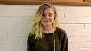 Cajsa Snellman går i högstadiet i Storängens skola. Flicka i högstadieåldern.