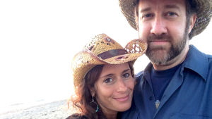 Kristen Bettencourt och Tim Marten har båda ätit veganskt i flera år. Kristen har också forskat i vegansk kost. Kristen Bettencourt och Tim Marten.