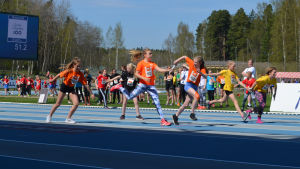 Stafettkarnevalen 2017, flickornas 5x80 meter, heat.