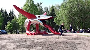 Stefan Lindfors "Lucius Alienus". Konstverket Lucius Alienus i Centralparken i Pargas.