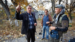 Kuvaaja Ivar Heinmaa ja toimittaja Vesa Toijonen kuvasivat vuonna 2014 Ulkolinjaa Jäätynyt sota Slovjanskissa Itä-Ukrainassa. Ivar Heinmaa ja Vesa Toijonen kuvaamassa Ulkolinjaa Jäätynyt sota Slovjanskissa Itä-Ukrainassa 2014.