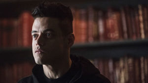 Mr. Robotin pääroolia esittävä Rami Malek nähdään myös Freddie Mercuryna tulevassa Queen-elokuvassa. Mr. Robot -sarjan päähenkilö Elliot Alderson (Rami Malek).