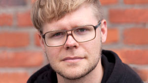 Veikka Lahtinen på Animalia säger att 90 procent av finländarna vill att produktionsdjuren skyddas bättre och att det är ett starkt demokratiskt budskap till beslutsfattarna. Veikka Lahtinen, kampanjkoordinator, Animalia