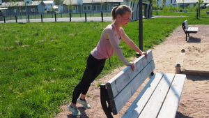 Leikkipuistojumppa: Rintalihaspunnerrus