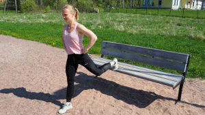 Leikkipuistojumppa: Askelkyykky