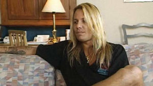 Vince Neil Heli Nevakareen haastateltavana 1989.