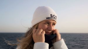 Mathilde Auvillain, talesperson för SOS Mediterranée, säger att det allvarligaste är att det inte längre finns några vittnen till tragedierna på Medelhavet, ingen som vet vad som sker och ingen som kan berätta. Mathilde Auvillain från SOS Méditerranée