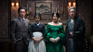 Palvelijattaren keskeisiä hahmoja ovat kreivi Fujiwara (Jung-woo Ha), Sook-Hee (Tae-ri Kim), rouva Hideko (Min-hee Kim) ja setä Kouzuki (Cho Jin-Woong) Palvelijatar-elokuvan kreivi Fujiwara (Jung-woo Ha), Sook-Hee (Tae-ri Kim), rouva Hideko (Min-hee Kim) ja setä Kouzuki (Cho Jin-Woong).