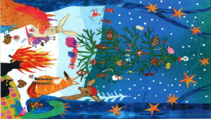 Tomtarna från Korvatunturi år 2018. Illustratör: Linda Bondestam. Julkalender 2018. En räv, en drake, en kanin, en häst, ett par katter och en hjort sitter runt en lägereld ute i skogen. I skogen finns en julgran och himlen är mörkblå.