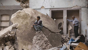 Ranskalainen reportaasi seuraa, miten tuhottua Mosulin kaupunkia yritetään rakentaa uudelleen.