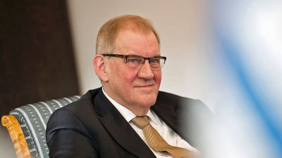 Riksdagens generalsekreterare och Skyddspolisens förra chef Seppo Tiitinen.