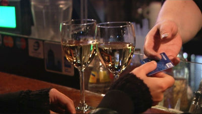 Nu gar vi over bron efter vin Nu gar vi over bron efter vin