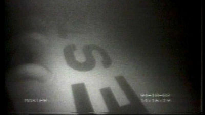Tv-bild på M/S Estonias skrov i tv-nyheterna.