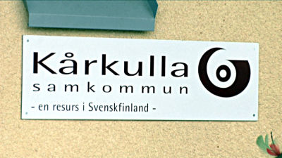 Skylt med texten Kårkulla samkommun - en resurs i Svenskfinland