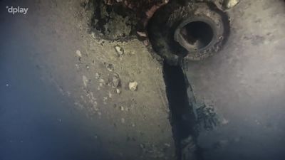 Hål i Estonia skrov på video som spelats in med hjälp av en undervattensrobot.