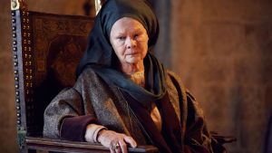 "Hän on poikani ja siksi häpeäni." Judi Dench on Yorkin herttuatar Judi Dench on Yorkin herttuatar Ontto kruunu -sarjan osassa Rikhard III