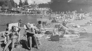 Glad stämning i Lahnajärvi på 1980-talet Arkivbild från Lahnajärvi i Salo på 1980-talet
