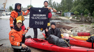 Hela expeditionen vid Petroskoj. Kaisa och Christoffer Leka med vänner i Petroskoj.