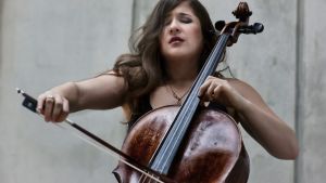 sellisti Alisa Weilerstein soittaa selloa