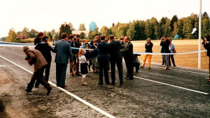 1983 var det dags för invigning av den nya vägen i Malmkulla i Karis. Riksväg 25 invigs med att klippa band i Malmkulla i Karis.