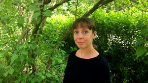 Ann-Sofie Silvennoinen är nöjd med situationen i Borgå. Ann-Sofie Silvennoinen ute i trädgården.