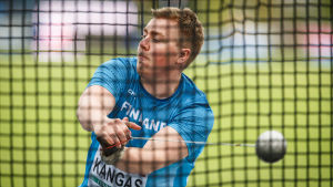 Aaron Kangas hoppas på pallplats i lördagens final. Aaron Kangas kastar slägga, U23-EM 2019.