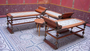 Det fanns flera sätt att ligga till bords i Romarriket. Triclinium där man låg till bords.