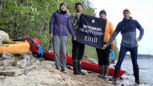 Kaisa, Christoffer, Ea och Antti i början av sin expedition. Kaisa och Christoffer Leka med vännerna Ea och Antti i Karelen.