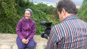 Kristina Paltén framför TV-kameran i Iran. Kristina Paltén framför TV-kameran i Iran.