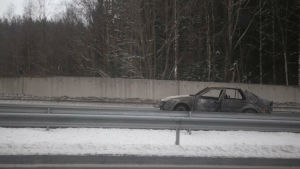 Rånarna tände eld på en bil på motorvägen i samband med rånförsöket. Värdetransportrånet i Salo 25.2.2016