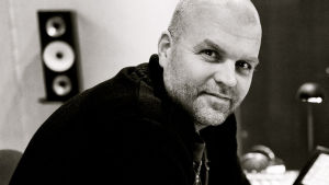 Niklas Rosström står bakom projektet. Niklas Rosström en av Vegas sommarpratare i bild.